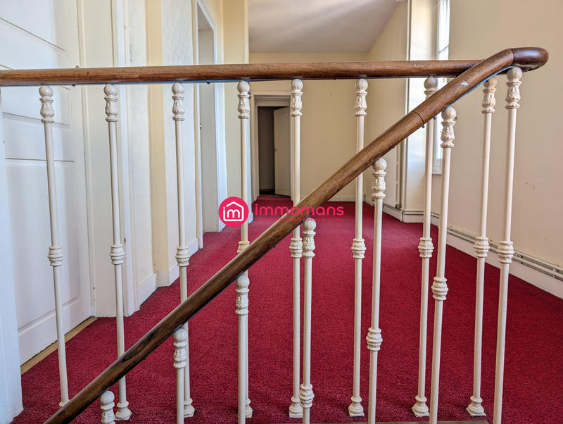 Maison - 220 m² - 9 pièces