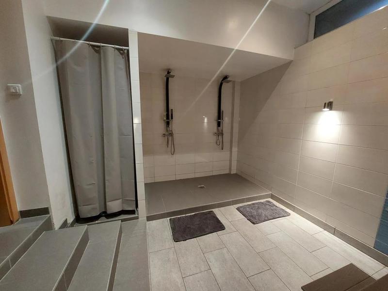 Loft - 214 m² - 7 pièces