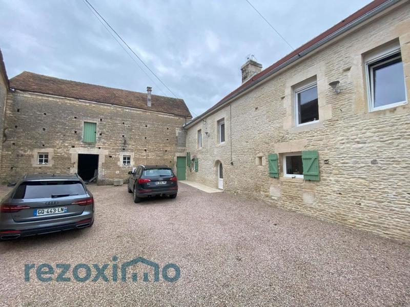 Maison - 236 m² - 8 pièces