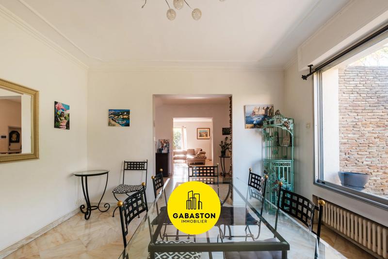 Maison - 255 m² - 6 pièces