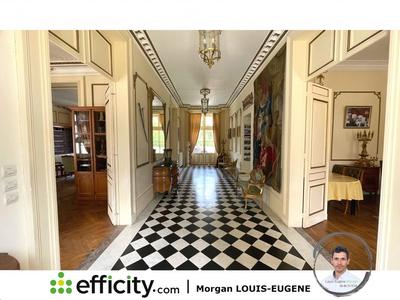 Château - 1 555 m² - 30 pièces