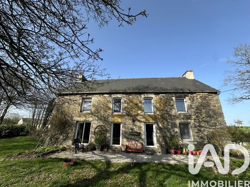 Maison - 210 m² - 8 pièces