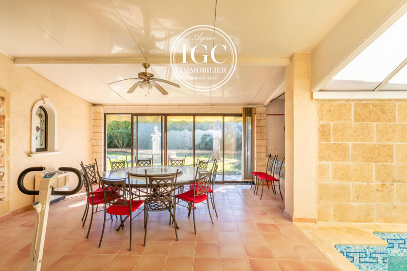 Maison - 240 m² - 6 pièces