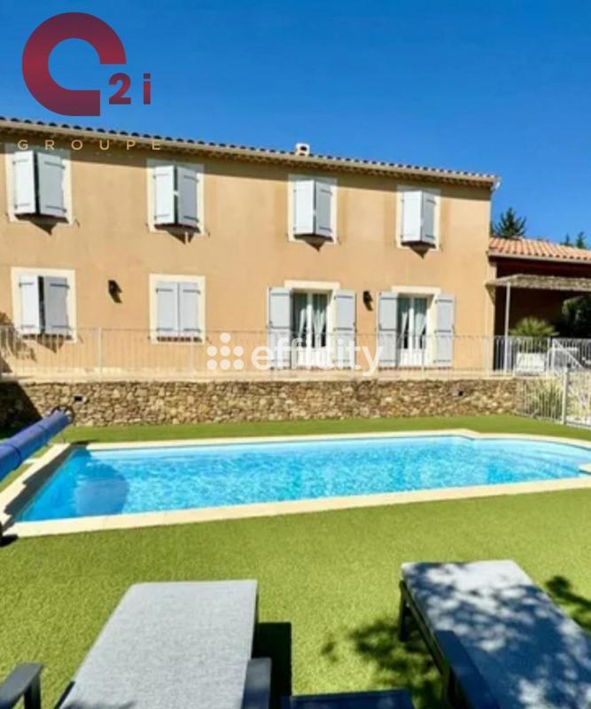 Maison - 203 m² - 7 pièces