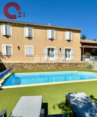 Maison - 203 m² - 7 pièces