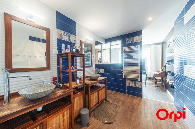 Maison - 215 m² - 6 pièces