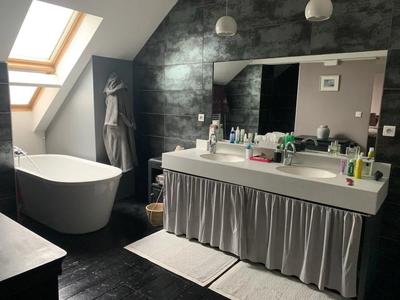 Maison - 181 m² - 7 pièces