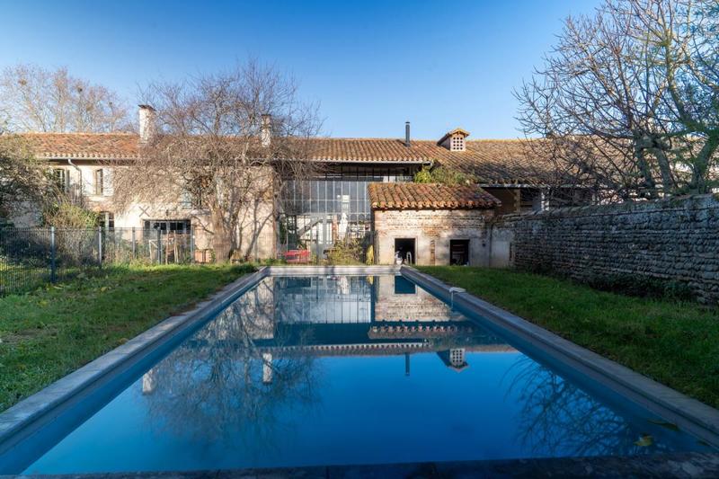 Propriété - 435 m² - 11 pièces