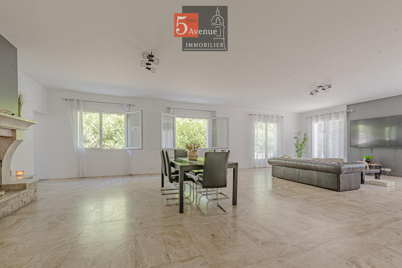 Maison - 450 m² - 9 pièces