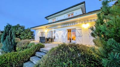 Maison - 225 m² - 6 pièces