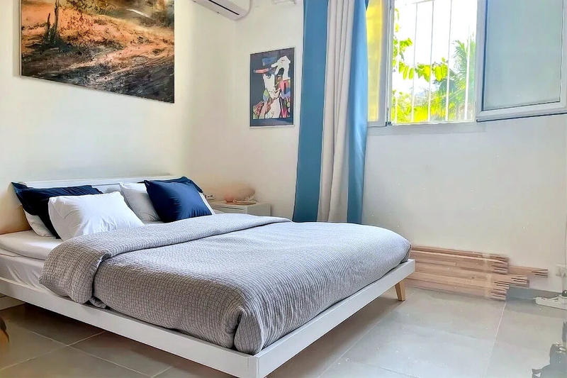 Maison - 240 m² - 8 pièces