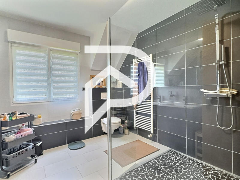 Maison - 200 m² - 7 pièces