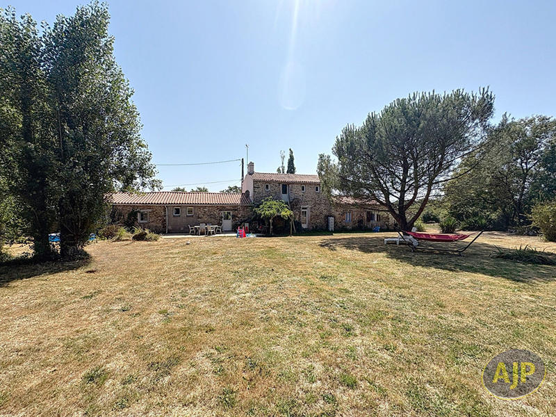 Maison - 226 m² - 7 pièces