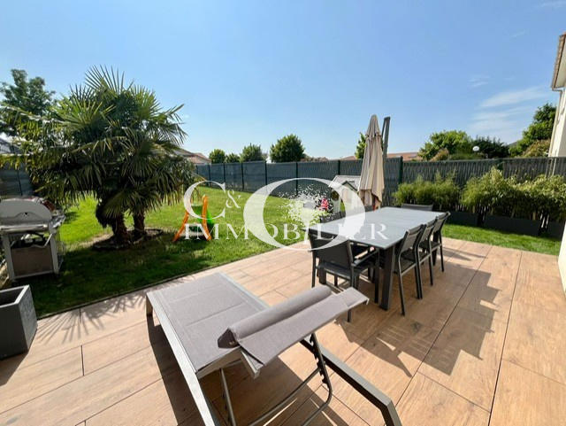 Maison - 90 m² - 4 pièces