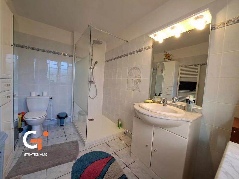 Maison - 240 m² - 8 pièces