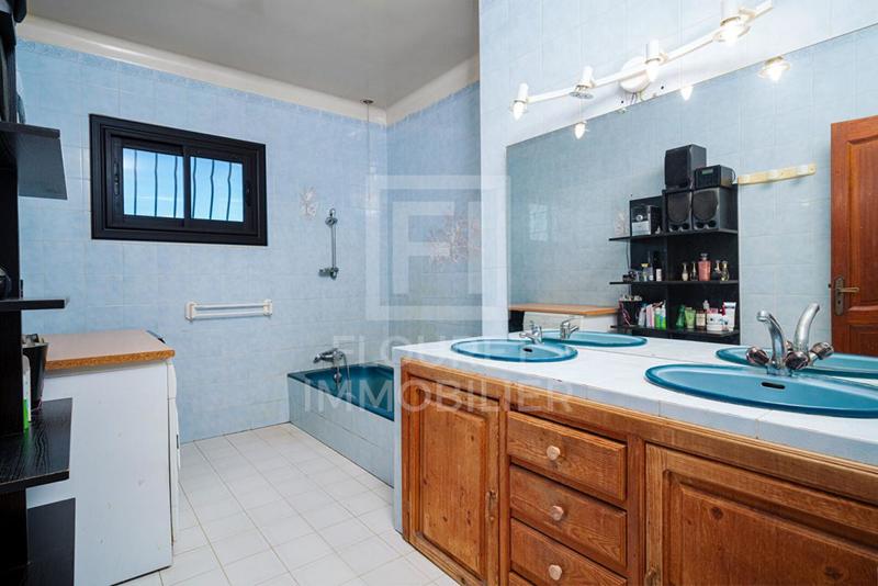 Propriété - 230 m² - 7 pièces