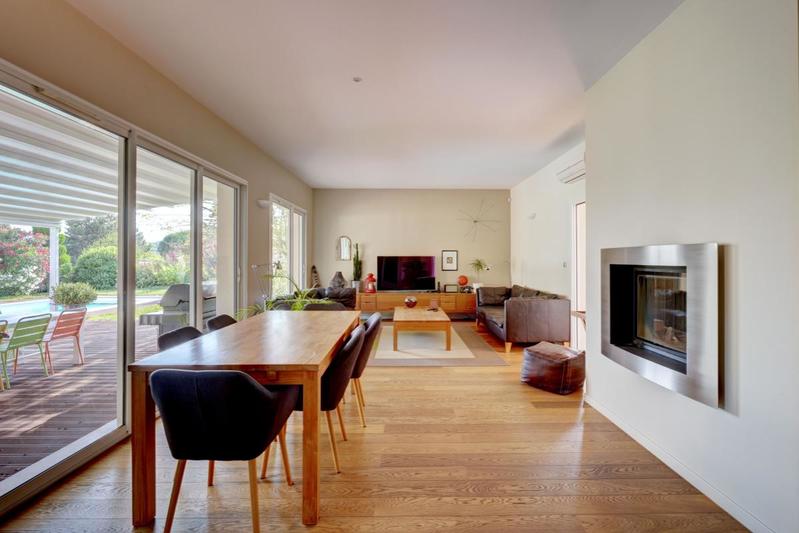 Maison - 240 m² - 8 pièces