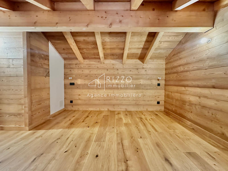 Appartement - 99 m² - 4 pièces