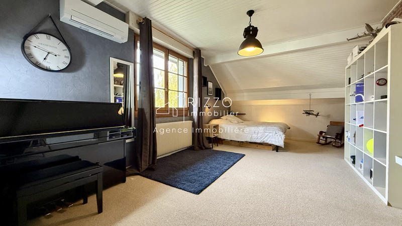 Maison - 178 m² - 8 pièces