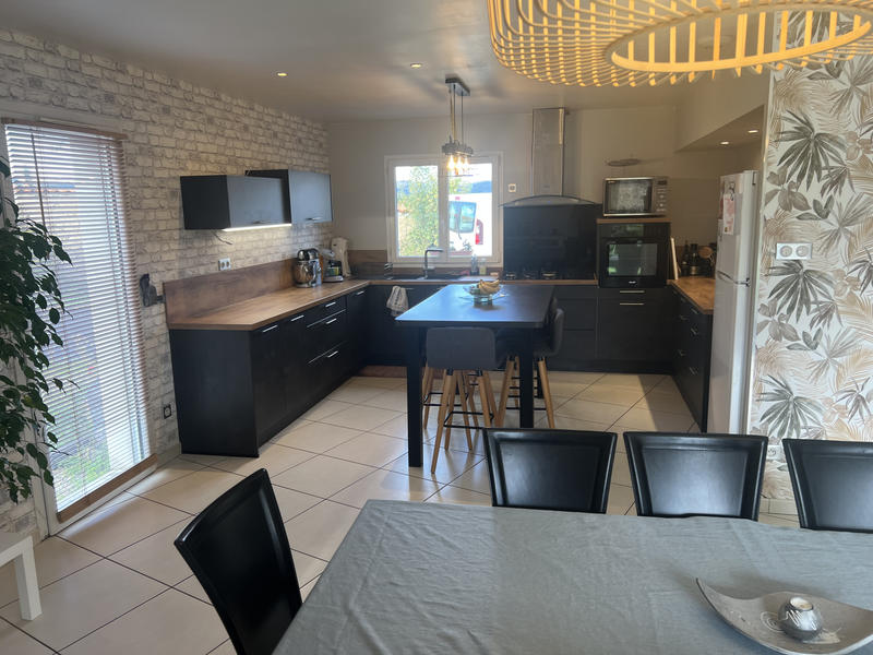 Maison - 180 m² - 8 pièces