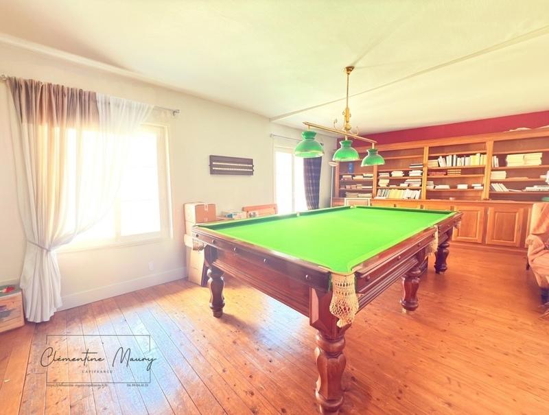 Maison - 254 m² - 9 pièces