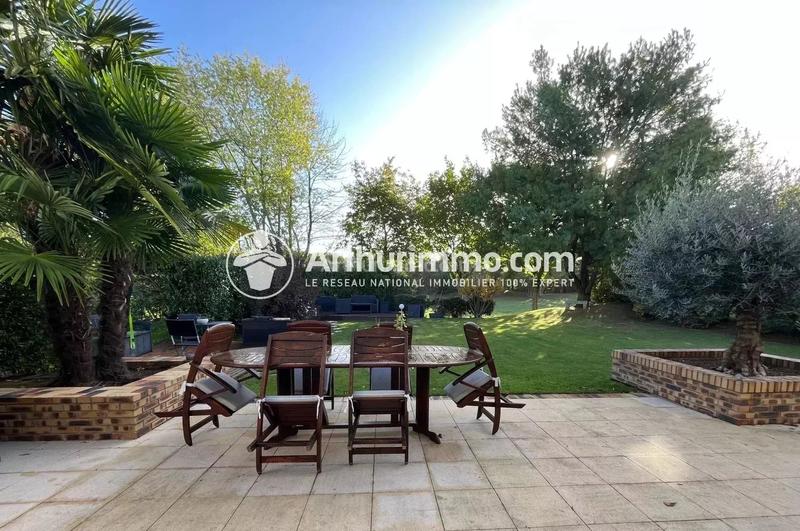 Maison - 210 m² - 7 pièces