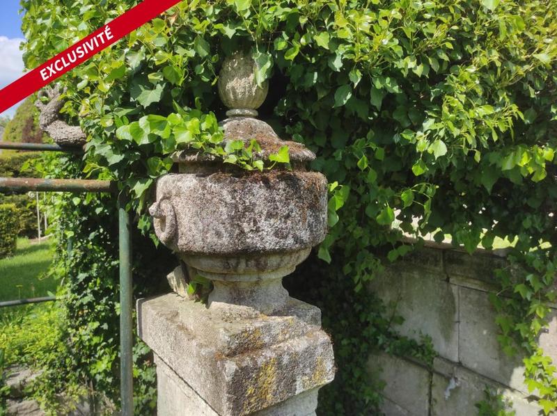 Maison - 410 m² - 10 pièces