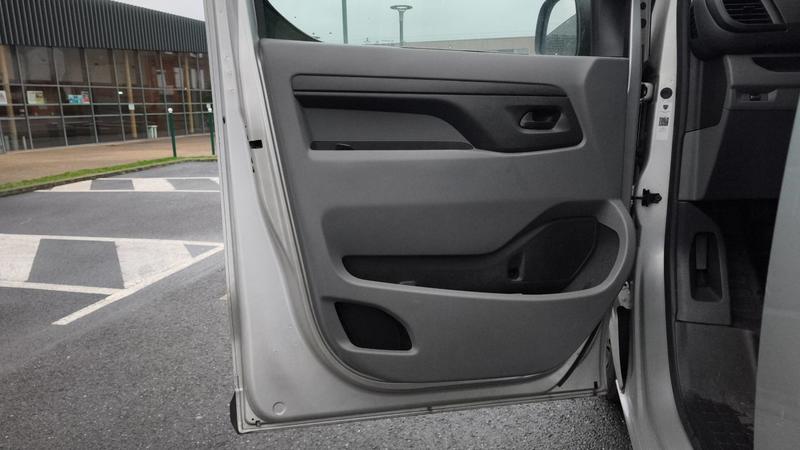 Peugeot Traveller Combi long 1.6 BlueHdi 115 Active