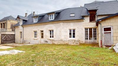 Maison - 180 m² - 6 pièces