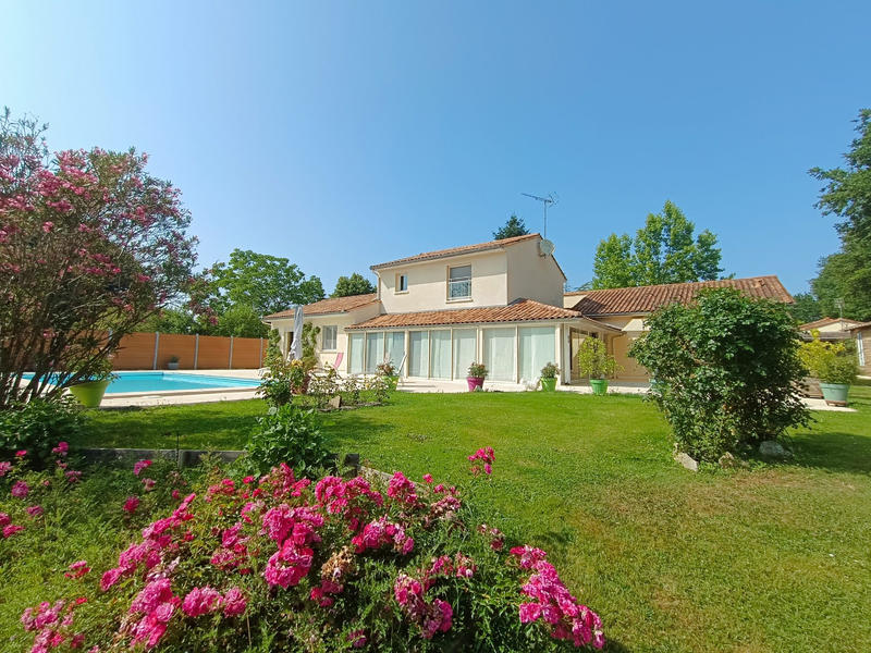 Villa - 248 m² - 8 pièces