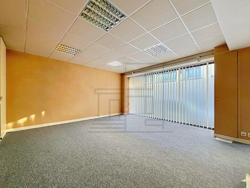 Local commercial - 170 m² - 6 pièces