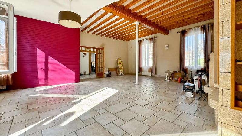 Maison - 256 m² - 8 pièces