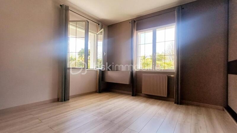 Maison - 200 m² - 8 pièces