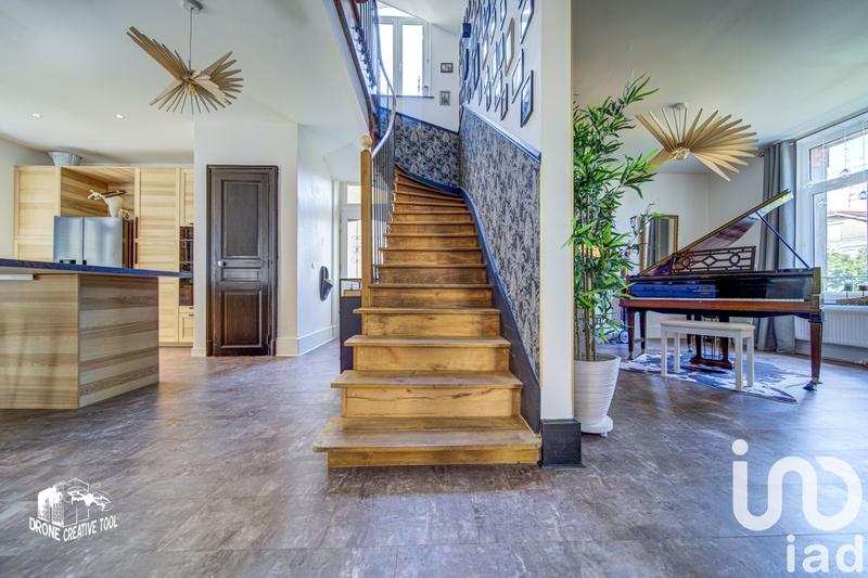 Maison - 323 m² - 13 pièces