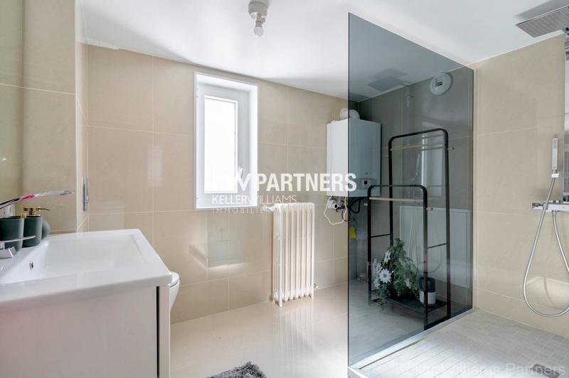 Maison - 213 m² - 8 pièces