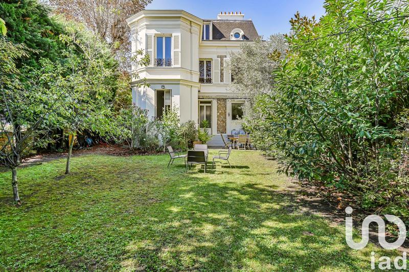 Maison - 232 m² - 8 pièces