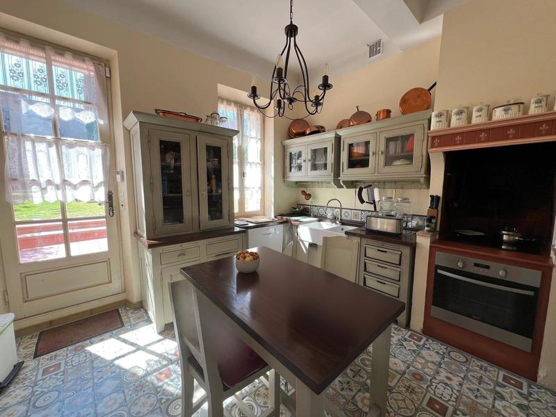 Maison - 260 m² - 10 pièces