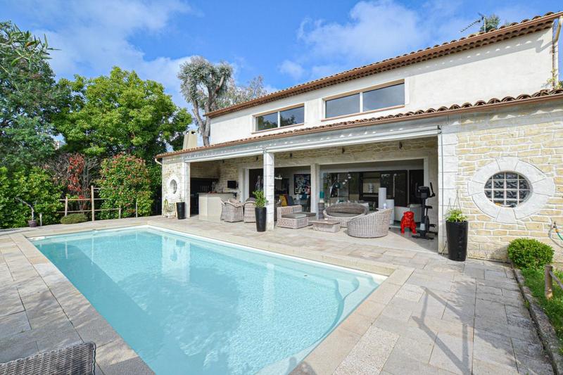 Villa - 207 m² - 5 pièces