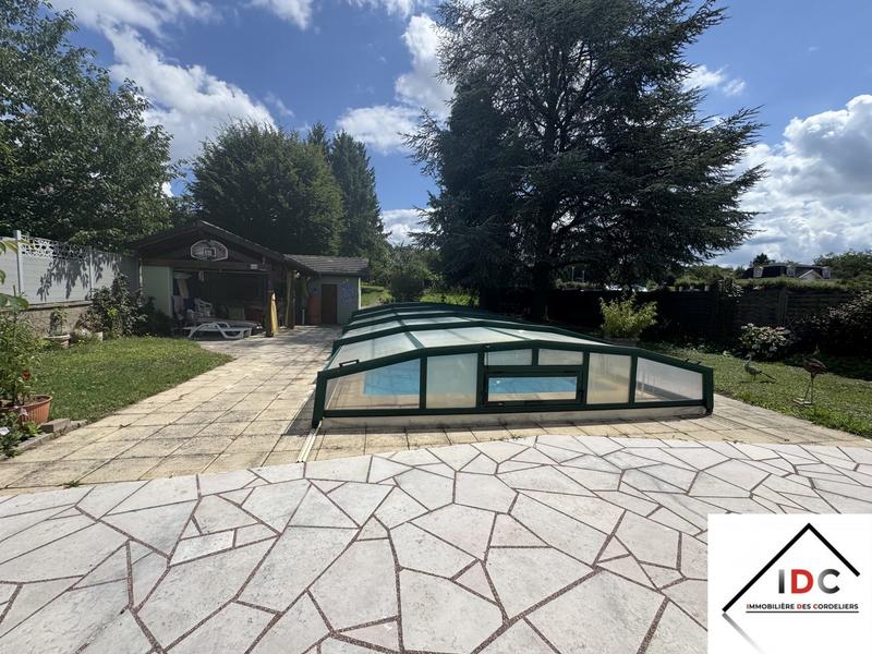 Maison - 418 m² - 10 pièces