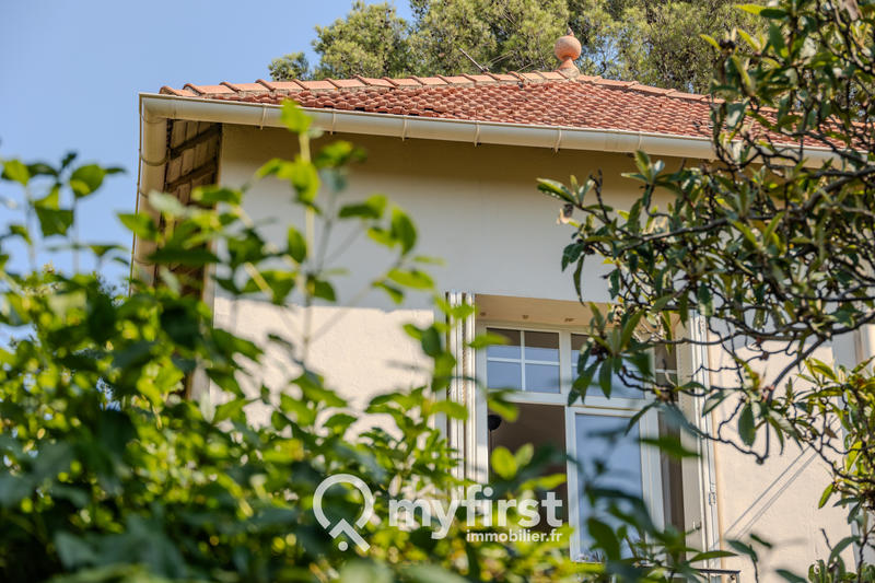 Maison - 202 m² - 6 pièces