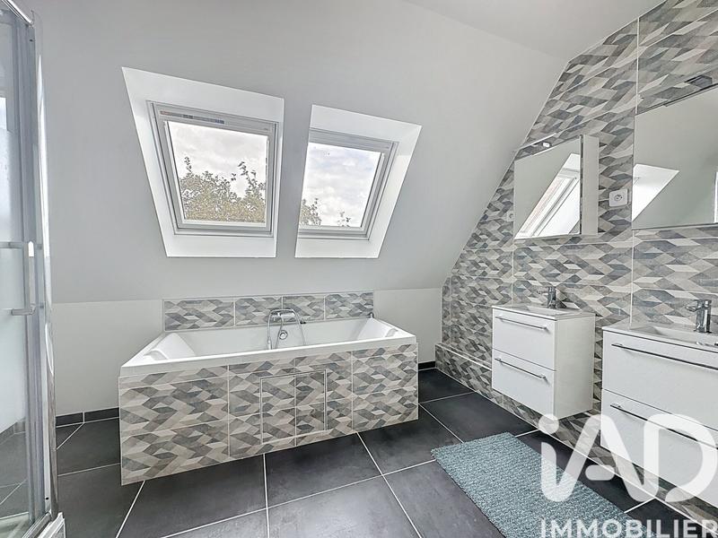 Maison - 185 m² - 9 pièces