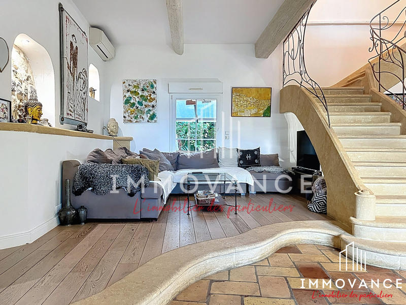 Maison - 275 m² - 7 pièces