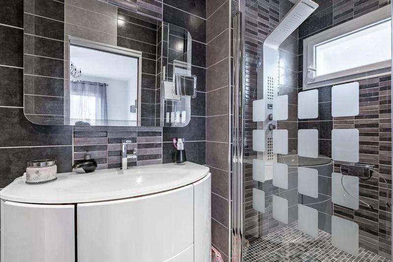 Maison - 290 m² - 10 pièces