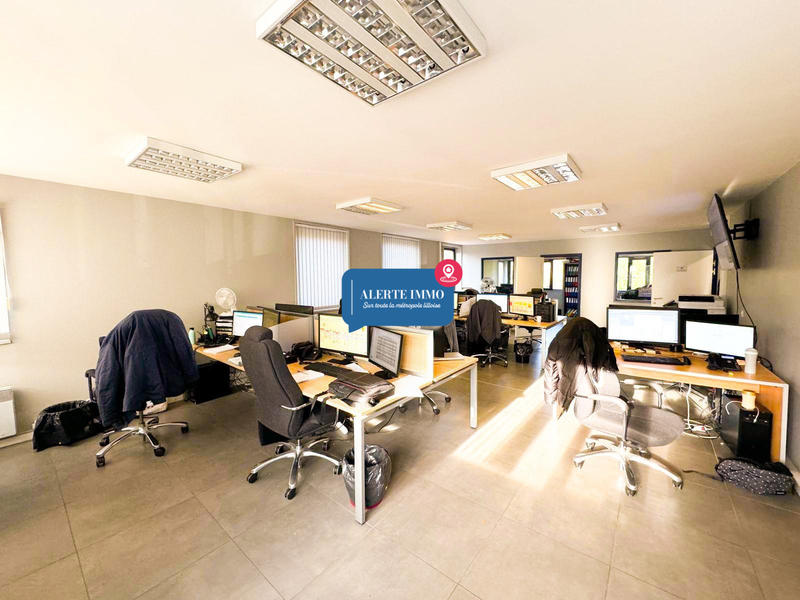 Bureau - 742 m² - 30 pièces