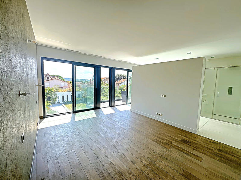 Maison - 328 m² - 5 pièces