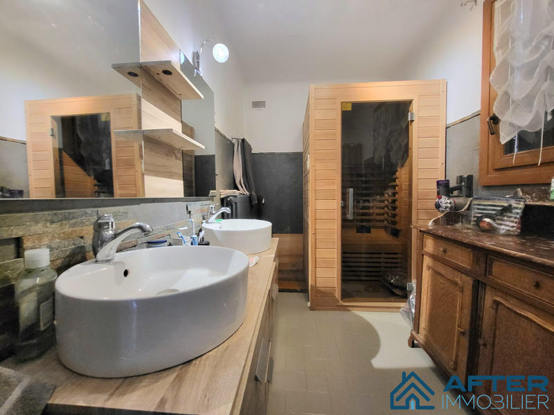 Maison - 182 m² - 9 pièces