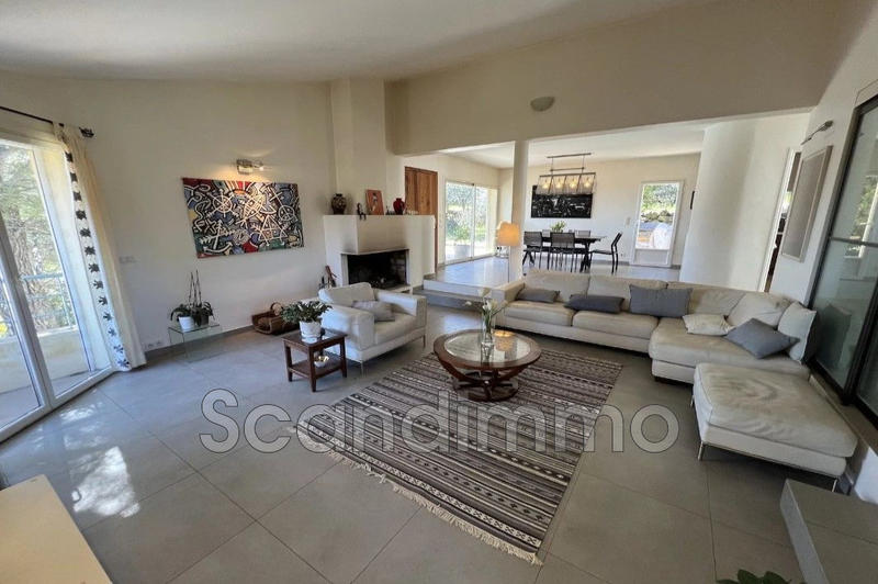 Villa - 161 m² - 6 pièces