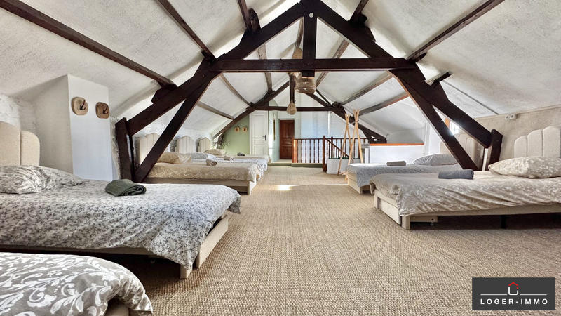 Maison - 302 m² - 9 pièces