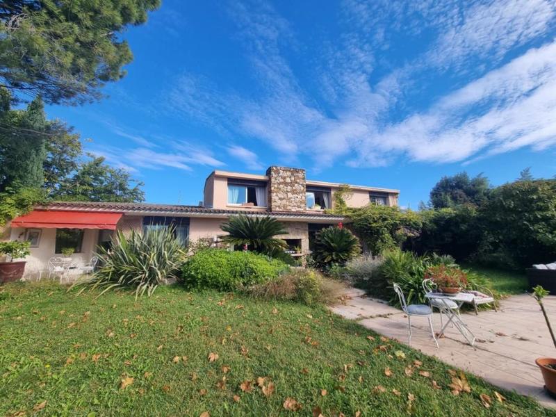 Maison - 256 m² - 5 pièces