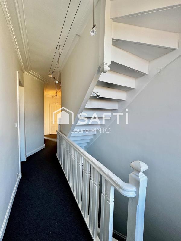 Maison - 219 m² - 7 pièces